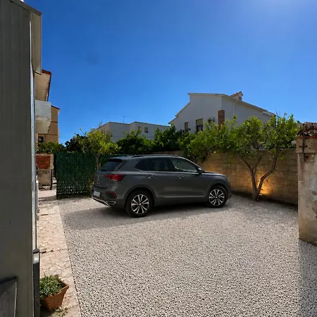 Iv - Private Living